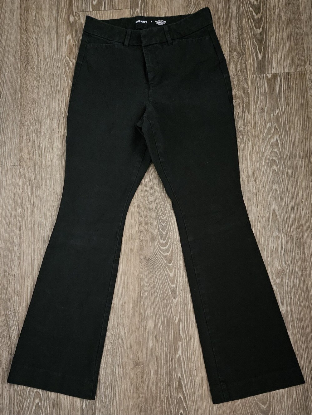 Old Navy High-Rise Pixie Flare Ankle Pants Black - Size 4